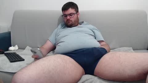 Snapshot of azer912 chatting on December 9, 9:48 pm Azer online show from December 9, 9:48 pm