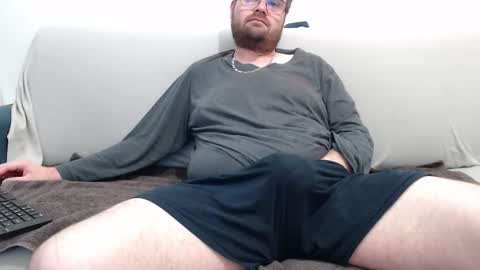 Snapshot of azer912 chatting on October 5, 8:23 am Azer online show from October 5, 8:23 am