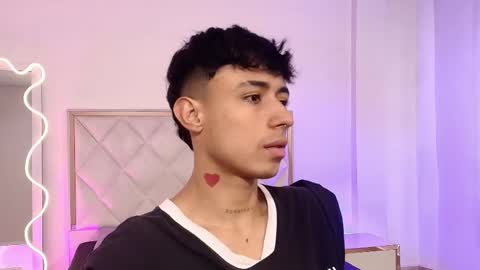 aziel_tay online show from October 6, 3:42 pm