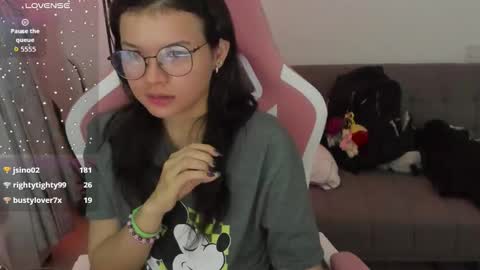 Snapshot of azu_chan chatting on March 28, 2:44 am Azu online show from March 28, 2:44 am