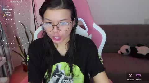 Snapshot of azu_chan chatting on March 29, 12:54 am Azu online show from March 29, 12:54 am