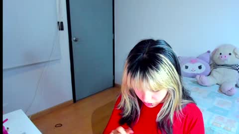 Azu Moure online show from December 4, 4:10 am