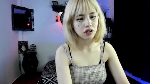 Azu Moure online show from October 10, 11:15 pm