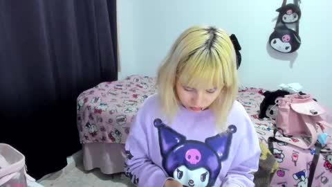 Azu Moure online show from November 9, 3:27 am