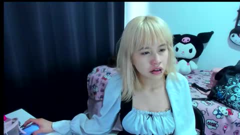 Azu Moure online show from December 22, 4:37 pm