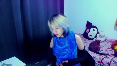 Snapshot of azu_moure chatting on July 26, 10:38 pm Azu Moure online show from July 26, 10:38 pm