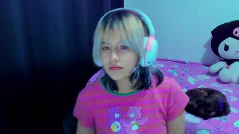 Snapshot of azu_moure chatting on July 31, 6:24 am Azu Moure online show from July 31, 6:24 am
