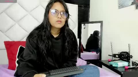Snapshot of azul_moon chatting on August 5, 4:26 am azul_moon online show from August 5, 4:26 am
