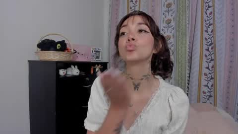 azumi saan online show from May 5, 1:35 am