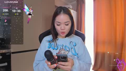 Snapshot of azure_moon chatting on November 15, 9:17 am azure_moon online show from November 15, 9:17 am