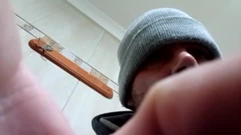 Snapshot of azza42086 chatting on June 18, 1:48 pm azza42086 online show from June 18, 1:48 pm