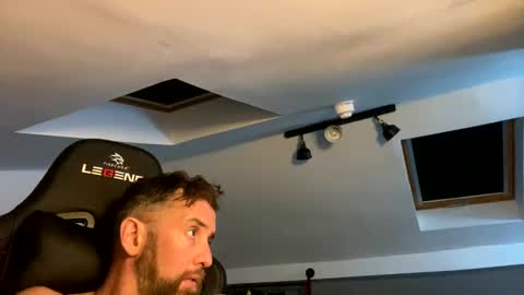 b4dafall44 online show from January 17, 4:06 am