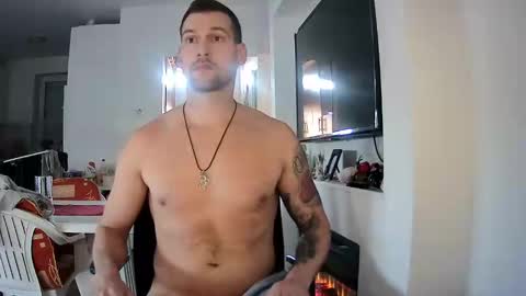 Snapshot of b_marco_ chatting on December 27, 2:12 pm b_marco_ online show from December 27, 2:12 pm