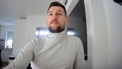 Snapshot of b_marco_ chatting on February 28, 1:03 pm b_marco_ online show from February 28, 1:03 pm