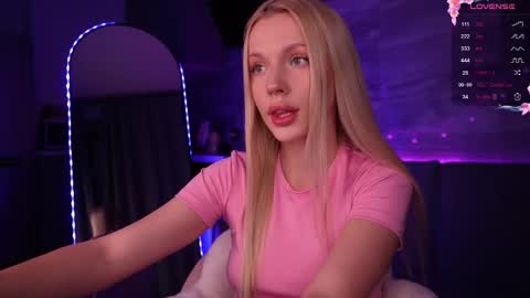 Bonnie  online show from December 20, 3:30 pm