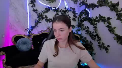 Snapshot of babe_dollie chatting on September 23, 7:22 am Babe online show from September 23, 7:22 am