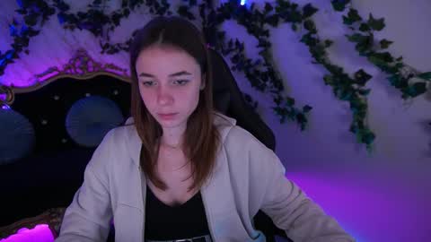 Snapshot of babe_dollie chatting on October 4, 7:28 am Babe online show from October 4, 7:28 am