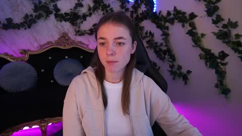 Snapshot of babe_dollie chatting on October 8, 7:17 am Babe online show from October 8, 7:17 am