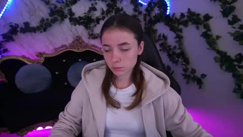 Snapshot of babe_dollie chatting on October 10, 6:56 am Babe online show from October 10, 6:56 am