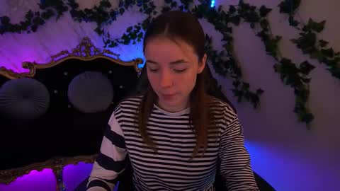 Snapshot of babe_dollie chatting on October 21, 7:09 am Babe online show from October 21, 7:09 am