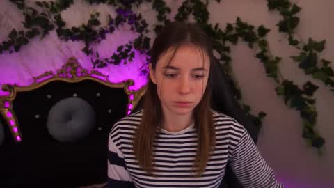 Snapshot of babe_dollie chatting on October 22, 7:19 am Babe online show from October 22, 7:19 am