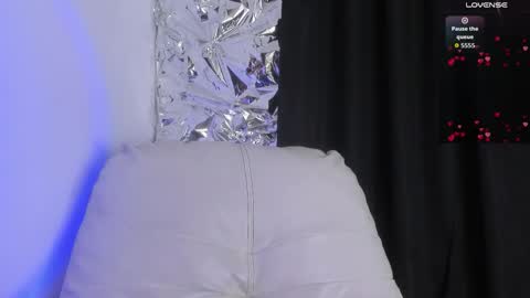 Queen B online show from October 25, 6:46 pm