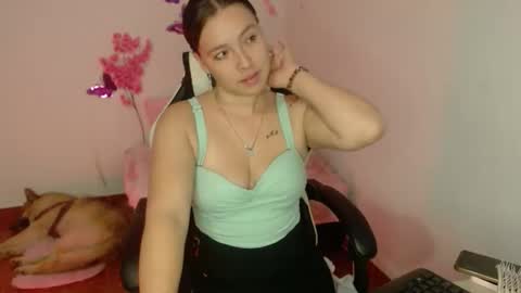 Snapshot of babenik_777 chatting on December 5, 6:55 am babenik_777 online show from December 5, 6:55 am