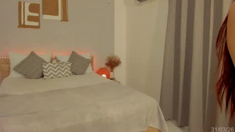 itzell  online show from March 31, 10:43 pm