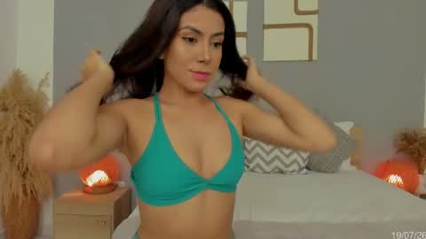 Snapshot of babesexy19_ chatting on July 20, 3:43 am itzell online show from July 20, 3:43 am