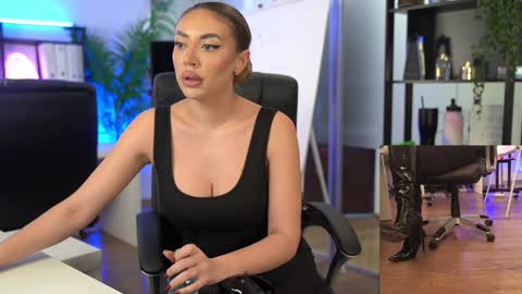 Snapshot of babesgowild chatting on March 27, 5:57 am Olivia and Lexi online show from March 27, 5:57 am