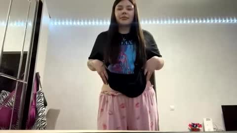 Snapshot of babettetung chatting on March 18, 2:31 pm Eva online show from March 18, 2:31 pm