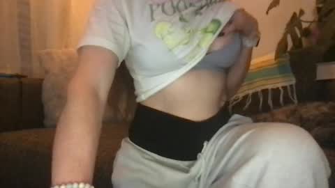 Snapshot of baby1865385 chatting on March 1, 4:58 am baby1865385 online show from March 1, 4:58 am