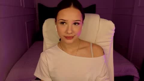 Snapshot of baby_brunettee chatting on March 7, 3:20 pm hey my name is Rita online show from March 7, 3:20 pm