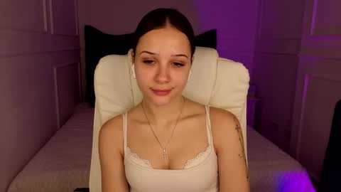 Snapshot of baby_brunettee chatting on March 10, 8:41 am hey my name is Rita online show from March 10, 8:41 am