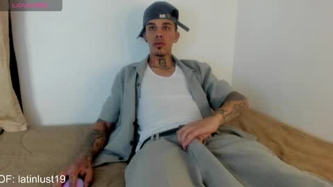 Snapshot of baby_gio chatting on June 1, 5:14 pm OF GxoXabs online show from June 1, 5:14 pm