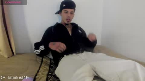Snapshot of baby_gio chatting on June 24, 5:45 pm OF GxoXabs online show from June 24, 5:45 pm
