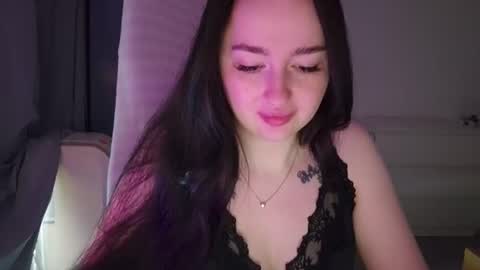Snapshot of baby_girl_2028 chatting on June 25, 7:24 am Gabriella online show from June 25, 7:24 am