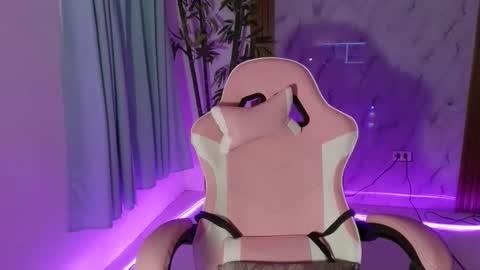 Snapshot of baby_kel chatting on April 2, 2:47 pm baby_kel online show from April 2, 2:47 pm