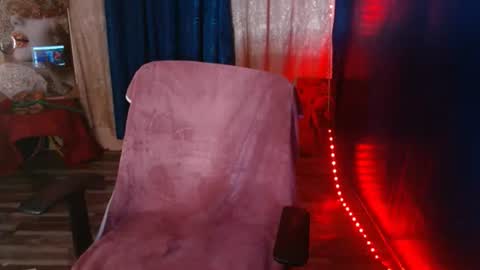 Snapshot of baby_love143 chatting on November 8, 7:01 pm sky online show from November 8, 7:01 pm