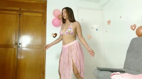 Snapshot of baby_lovehot_1 chatting on July 17, 1:40 pm sofia online show from July 17, 1:40 pm