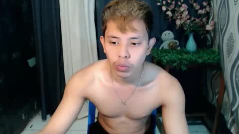 Snapshot of baby_maxxx chatting on March 19, 6:17 am Max online show from March 19, 6:17 am