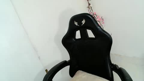 Snapshot of baby_zoexx chatting on April 22, 8:21 pm baby_zoexx online show from April 22, 8:21 pm