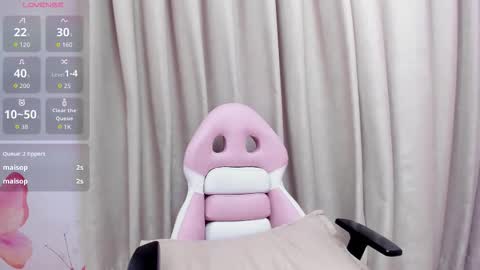 Snapshot of babyabril18 chatting on November 7, 10:32 pm Karla online show from November 7, 10:32 pm