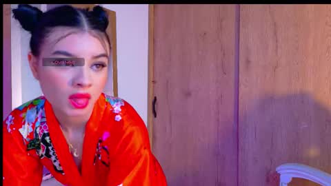 mia online show from December 4, 6:38 pm