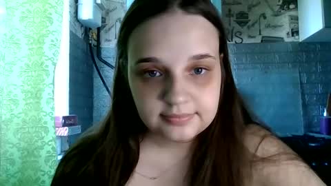 Snapshot of babyemma_emmochka chatting on June 9, 8:59 am babyemma_emmochka online show from June 9, 8:59 am