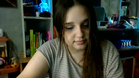 Snapshot of babyemma_emmochka chatting on June 15, 3:36 pm babyemma_emmochka online show from June 15, 3:36 pm