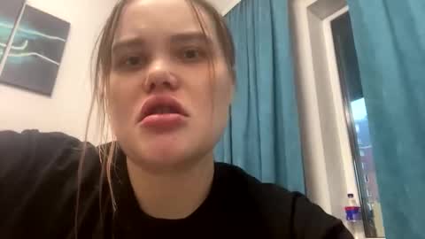 Snapshot of babymeow17 chatting on November 17, 1:17 pm babymeow17 online show from November 17, 1:17 pm