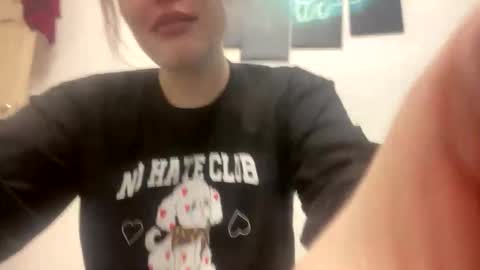 Snapshot of babymeow17 chatting on November 24, 11:21 am babymeow17 online show from November 24, 11:21 am