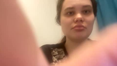 Snapshot of babymeow17 chatting on April 25, 2:36 am babymeow17 online show from April 25, 2:36 am