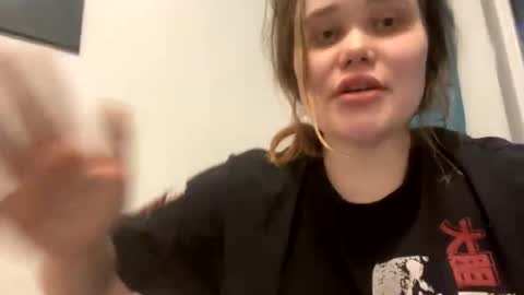 Snapshot of babymeow17 chatting on May 9, 1:11 am babymeow17 online show from May 9, 1:11 am